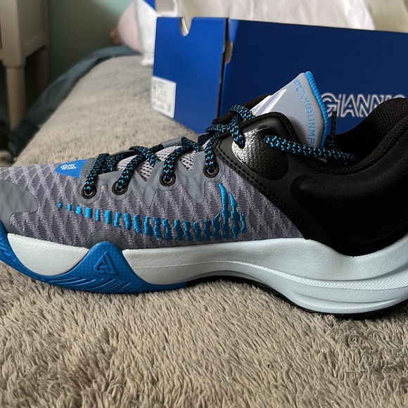 Mens Giannis  immortality basketball shoes - Picture 4 of 5